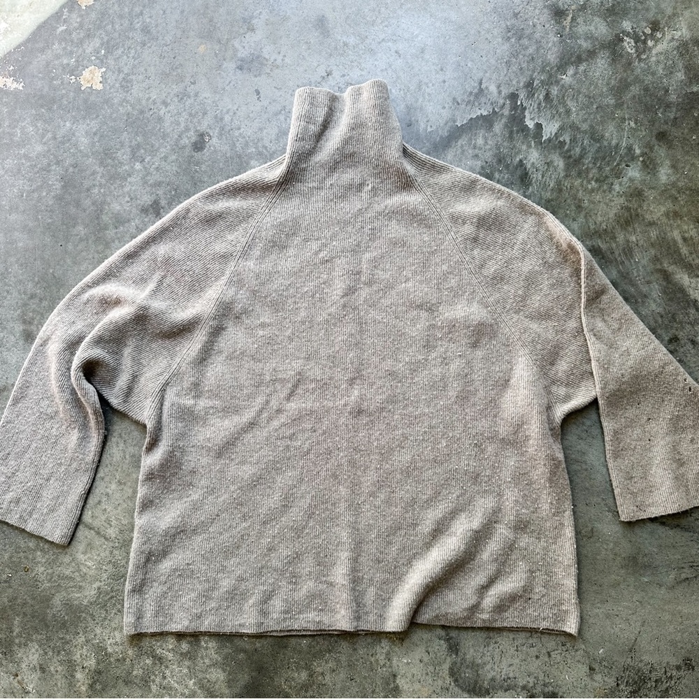 AP Studio Beige Wool & Cashmere
Oversized Turtleneck